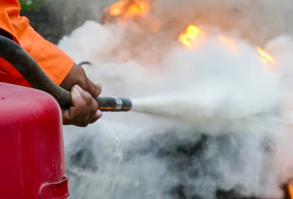 how to clean up fire extingusiher discharge 600